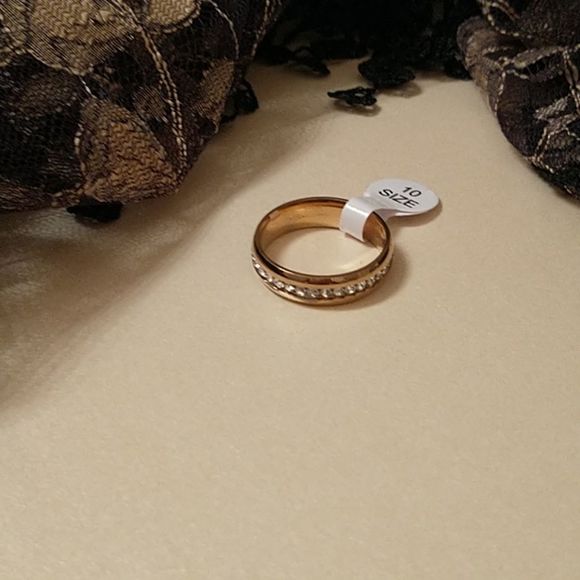 Gold and Crystal Band Ring! - Picture 3 of 7